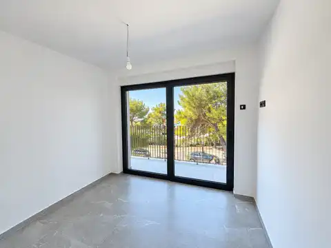 Pakoštane, Drage – Villa 368 m² mit Pool, in erster Reihe zum Meer
