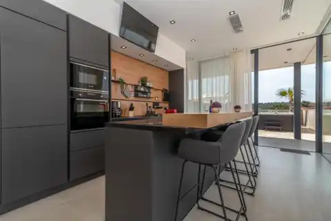 Trogir, Čiovo – Penthouse, 227 m² s 360° terasom i wellnessom