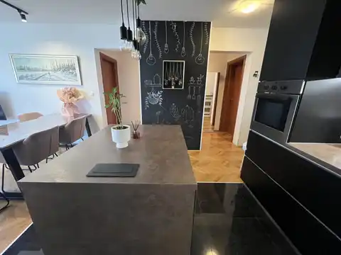 Solin, Sv. Kajo - Appartamento di tre stanze con loggia e vista mare