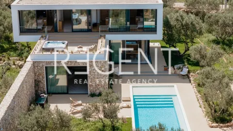 Šolta - Villa unica con vista panoramica sul mare, 270 m2
