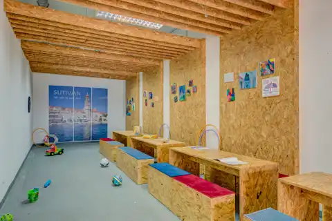 Brač, Sutivan - Investicijska prilika, stambena zgrada