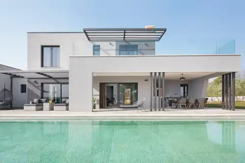 Villa 250 m², Vodnjan area — 78 m² pool, 1600 m² plot