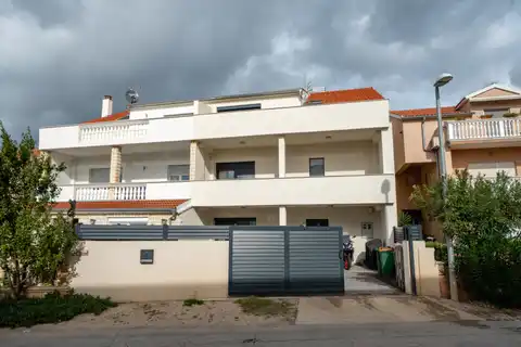 Vodice, Zatonska Straße - Doppelhaushälfte in ausgezeichneter Lage