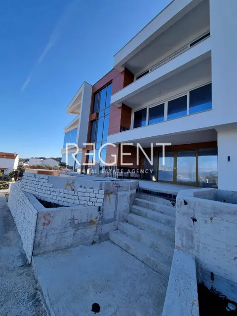 Trogir, Čiovo - Luksusowa nowo wybudowana willa 100 m od morza, 579m2