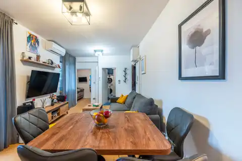 Zagreb, Voltino - Renoviran trosoban stan