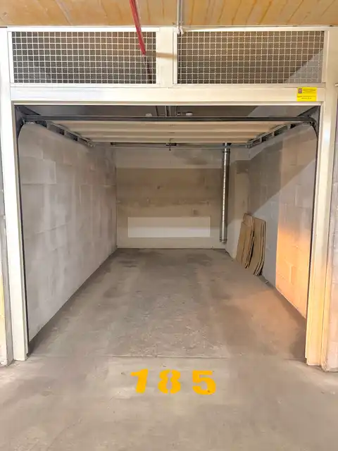 Split, Spinut - one-bedroom apartment with a garage and loggia near the center