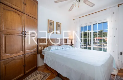 Šolta, Rogač - Villa mediterranea in prima fila sul mare 264 m2 vendita esclusiva