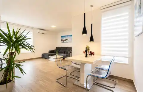 Podstrana, Sita – 52 sqm, two bedrooms, loggia, parking