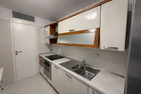 Zagreb, Centar – trosoban stan na izvrsnoj lokaciji za najam