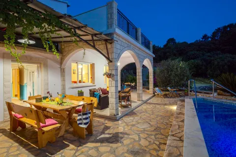 Ostrov Korčula – Okouzlující vila v zátoce s bazénem 460 m2