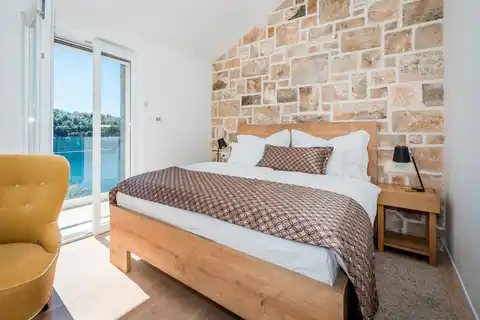 Brač, Milna - Villa moderna in prima fila sul mare, 264 m2