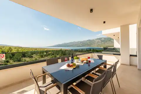 Zadar, Rovanjska – villa de 220 m², piscine et vue sur la mer