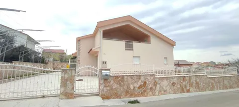 Zara, Ražanac - splendida casa di 220 m2 su un terreno di 477 m2 in vendita