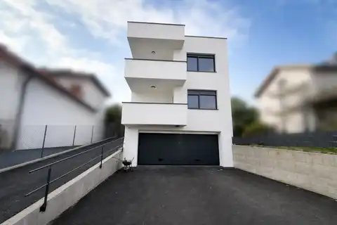 Zagreb, Laščina - penthouse u novogradnji sa prostranom terasom