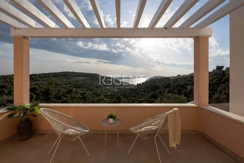 Rogoznica, Ražanj - autentica villa con vista mare
