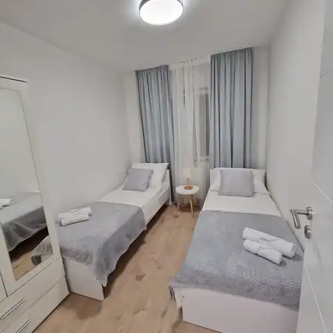 Split, Kamen - Appartement de trois pièces avec jardin privé