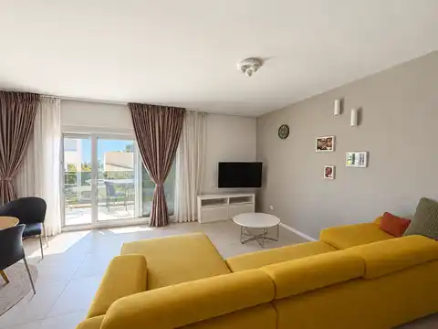 Split, Žnjan – stan 82 m², 2SS, balkon, lift, drugi red do mora