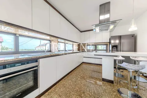 Záhreb, Lašćina - Krásna vila 310 m2, prenájom