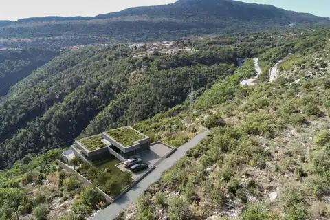 Omiš, Gata – Zemljište s građevinskom dozvolom i projektom za vilu