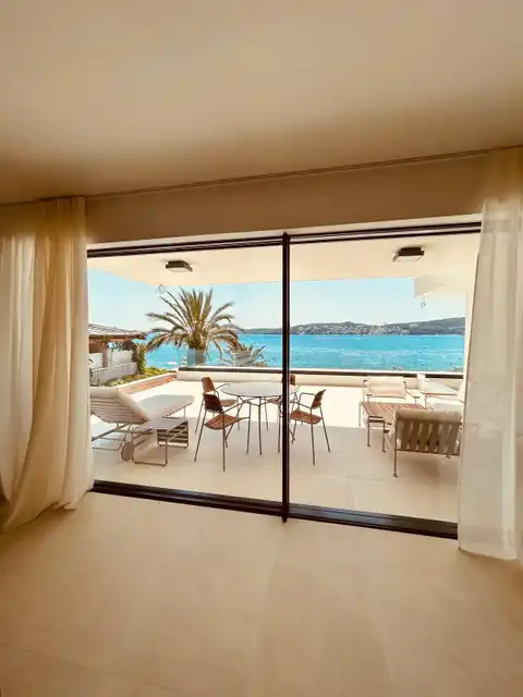 Trogir, Seget Donji -  Stan u prizemlju moderne novogradnje uz more