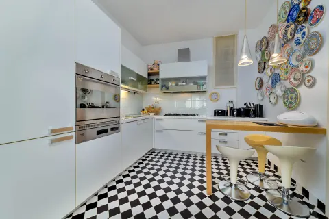 Zagreb, Centar – Elegantni četverosobni stan