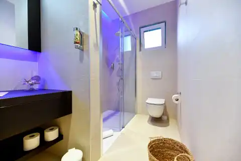Zadar, Turanj – Luksuzna vila s apartmanima, prvi red do mora