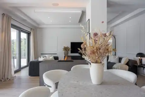 Istra, Svetvinčenat - Moderna vila s grijanim bazenom