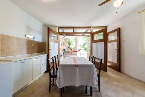 Brač, Bol - Kamena kuća sa četiri apartmana