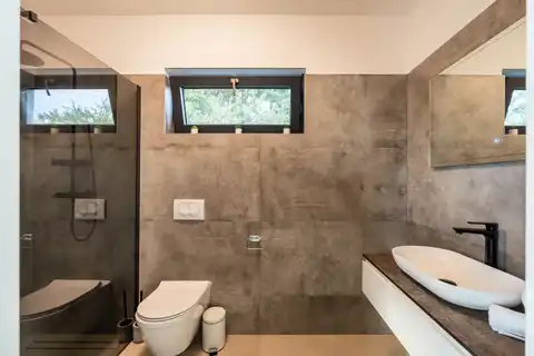 Poreč, okolica - vila 140m² s bazenom i jacuzzijem, useljiva