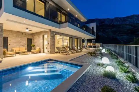 Dugi Rat - Vila 300 m², bazen, sauna ,pogled na more