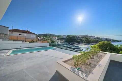 Ražanj – Vila s bazenom i panoramskim pogledom na more