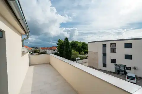 Vodice, Zatonska Straße - Doppelhaushälfte in ausgezeichneter Lage