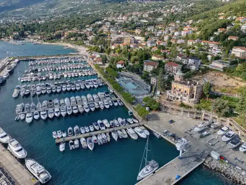 Ičići, Opatijska rivijera – povijesna vila s pogledom na more