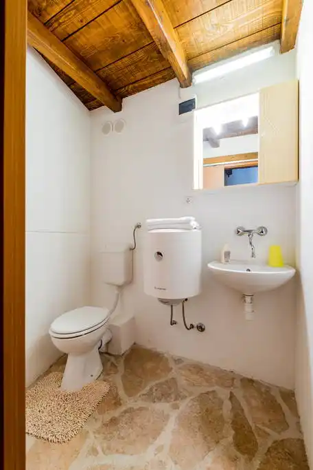 Brač, Bol - Kamena kuća sa četiri apartmana