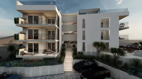 Trogir, Okrug Gornji - Trosoban stan sa terasom i vrtom