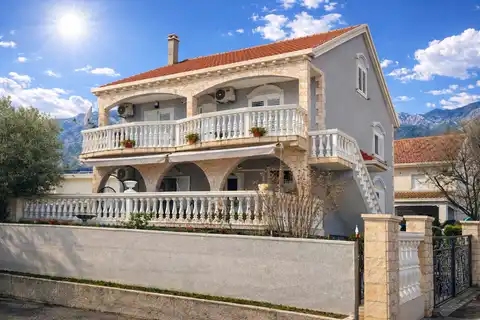 Pelješac, Orebić - Kuća s vrtom i tri stambene jedinice