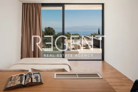 Šolta - Villa unica con vista panoramica sul mare, 270 m2
