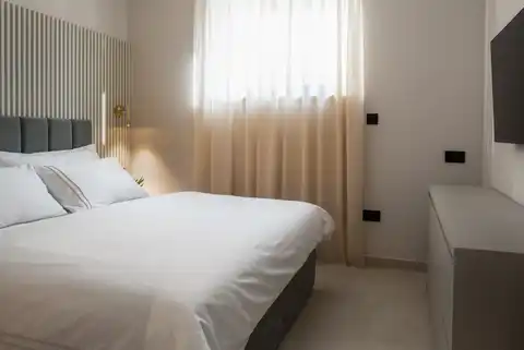 Podstrana - Moderná luxusná vila s bazénom a strešnou terasou