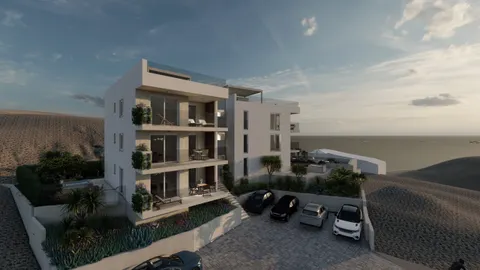Trogir, Okrug Gornji - Trosoban stan sa natkrivenom terasom