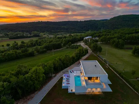 Istra, Oprtalj - Luksuzna dizajnerska vila 682 m2 novogradnja
