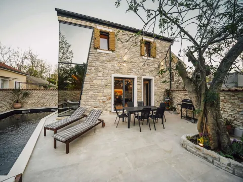 Zadar, Privlaka – Nově postavená kamenná-moderní vila