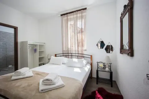 Trogir, centrum - Kamenný dům 174 m2