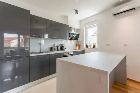 Podstrana - Three-room apartment with a terrace