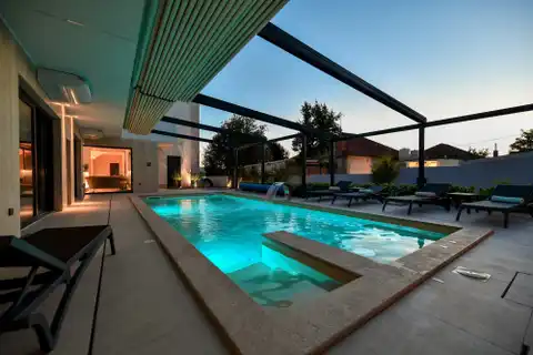 Zadar, Turanj – Luksuzna vila s apartmanima, prvi red do mora