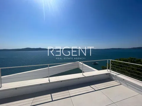 Sukošan – Luxusní moderní byt se střešní terasou 139 m2