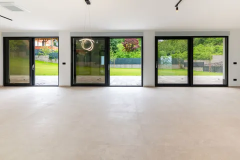 Zagreb, Donji Trpuci - Vila s unutarnjim bazenom