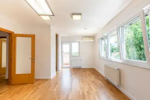 Zagreb, Remete – Trosoban stan 82 m² s loggiom