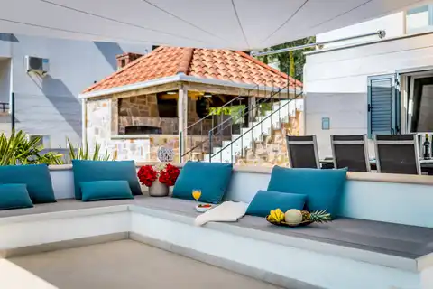 Brač, Milna - Villa moderna in prima fila sul mare, 264 m2
