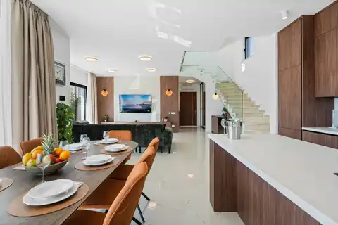 Вилла 300 м², Стивашница — 100 м до моря, инфинити бассейн