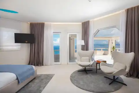 Brač - Moderna vila prvi red uz more